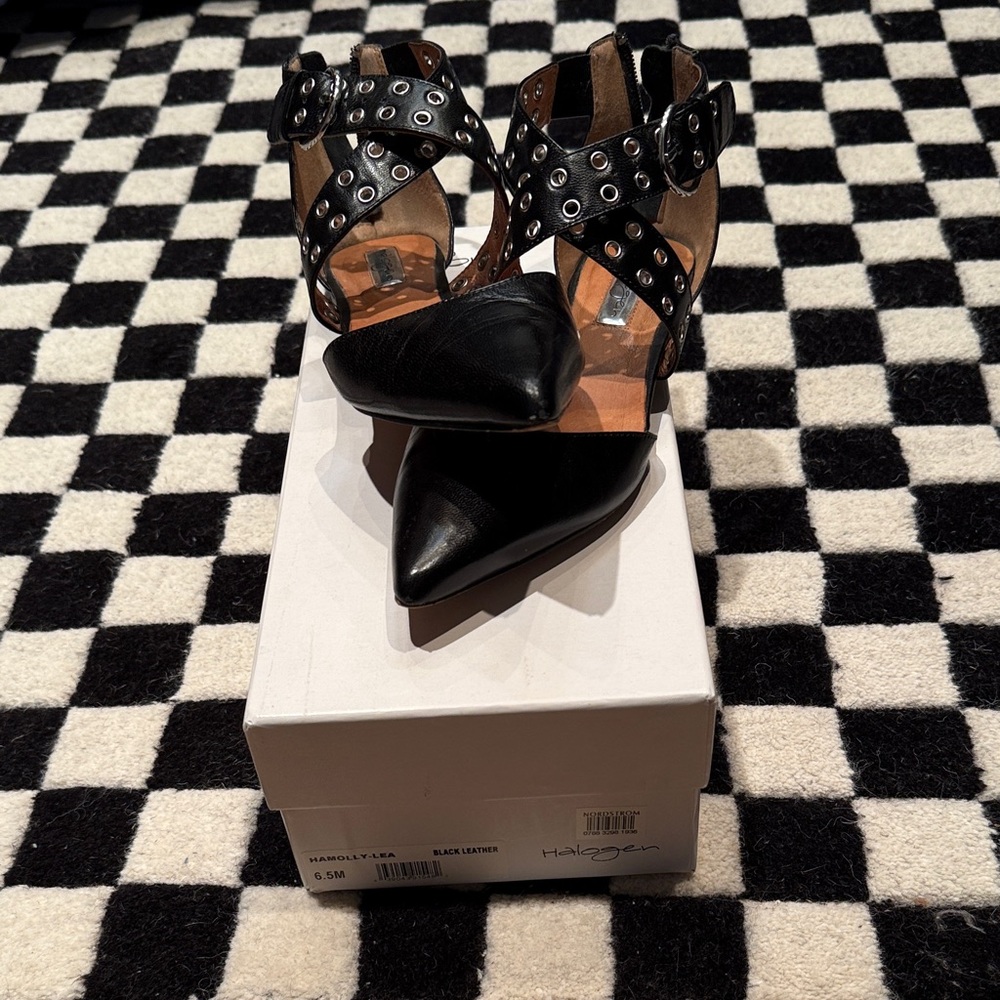Halogen Black Studded flats